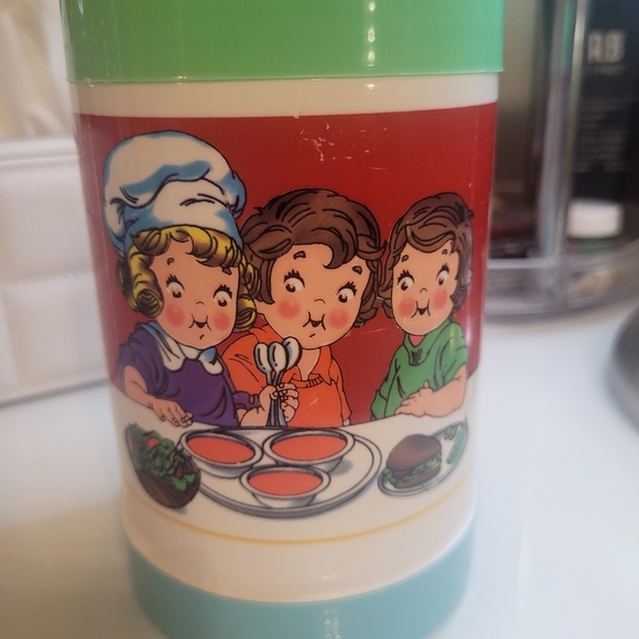 Bundle of Collectors Mugs - Picture 3 of 14